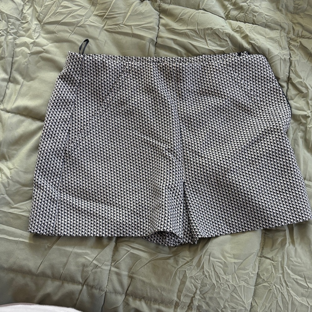Black and brown Women's Skort